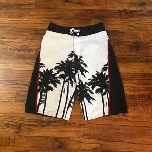 Boys Hawk Board Shorts Bottoms Palm Trees
Black & White
Size Large 10
Smoke Free